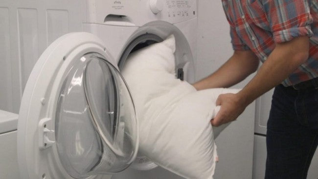 Como lavar seus travesseiros? Pode lavar na máquina?