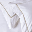 Almofada Rinzeira Trussardi Frezzano 300 Fios Cetim 100% Algodão Branco Legno 30x40cm