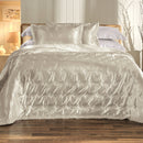 Kit Colcha 3 peças Deluxe Toque Acetinado Altenburg Bege Bang