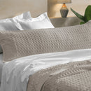 Fronha Body Pillow Altenburg Algodão Lux Versalhes 200 Fios com 4 Abas de 2cm 40x1,30m Cor Cinza Inspiração