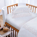 Jogo de Cama Trussardi Olivia Baby Branco e Soft Nude – 3 Peças (1,10 x 1,60m)