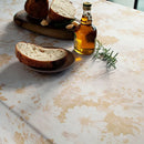 Toalha de Mesa Buddemeyer Granthan Quadrada Amarelo Ocre 2,20m x 2,20m
